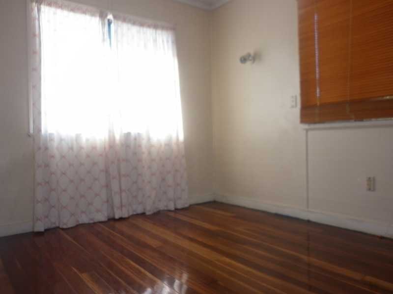 16 Leslie Street, East Ipswich QLD 4305