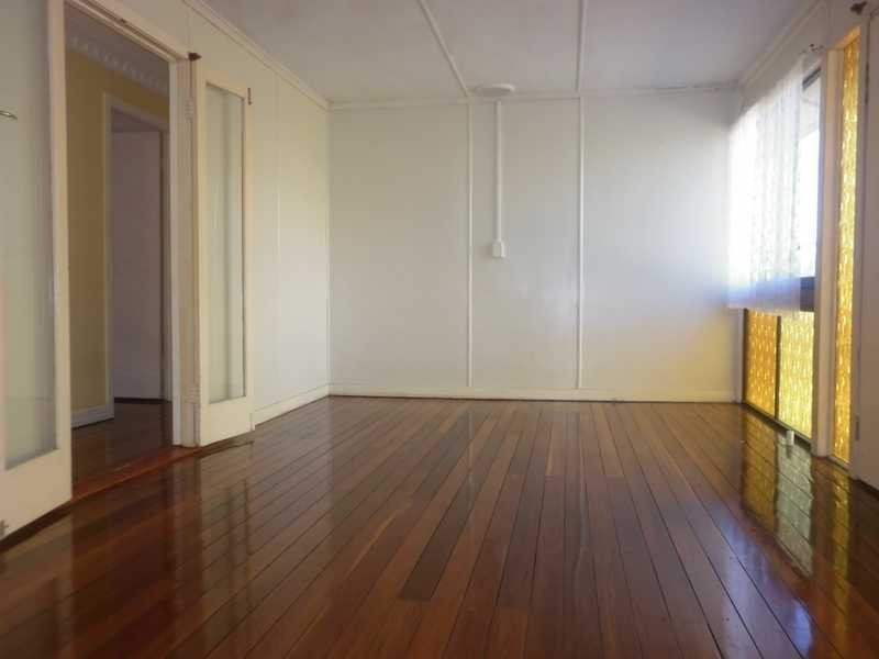 16 Leslie Street, East Ipswich QLD 4305