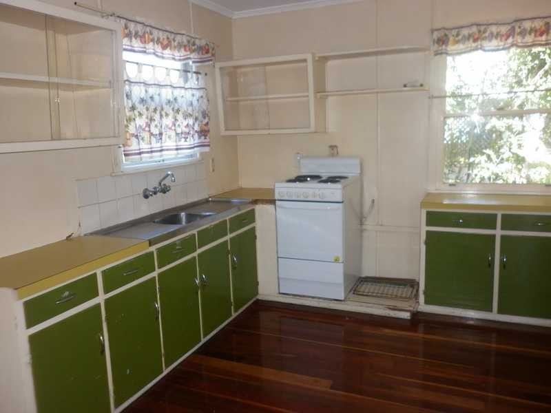 16 Leslie Street, East Ipswich QLD 4305