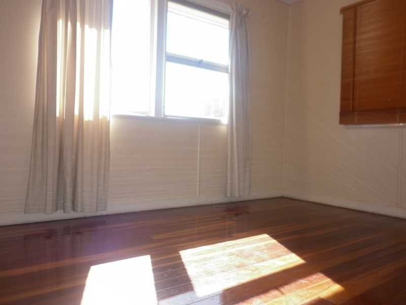 16 Leslie Street, East Ipswich QLD 4305