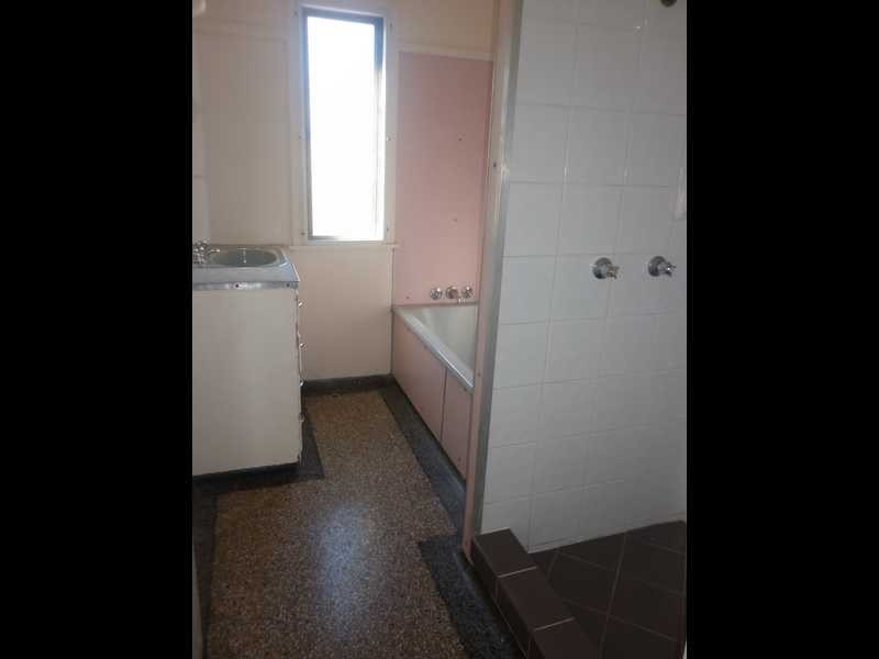 16 Leslie Street, East Ipswich QLD 4305