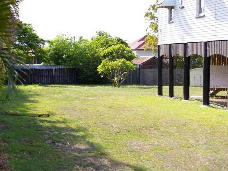 15 Eileen Street, Booval QLD 4304