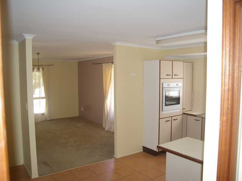 8 Naomi Street, Bundamba QLD 4304