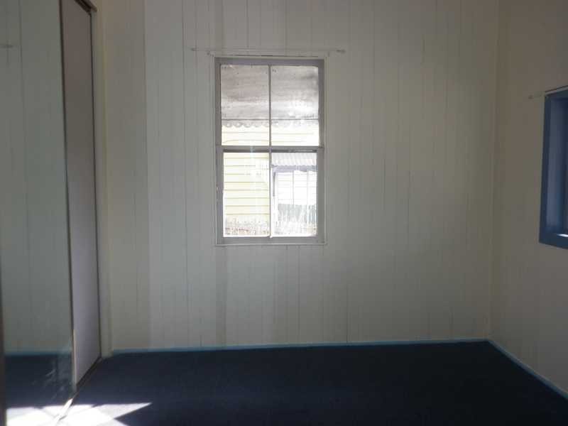 69 Brisbane Road, Bundamba QLD 4304