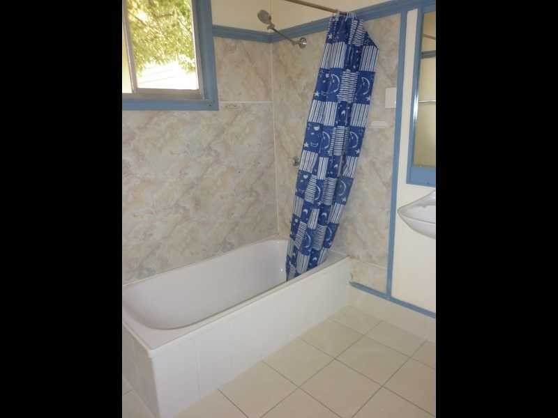 69 Brisbane Road, Bundamba QLD 4304