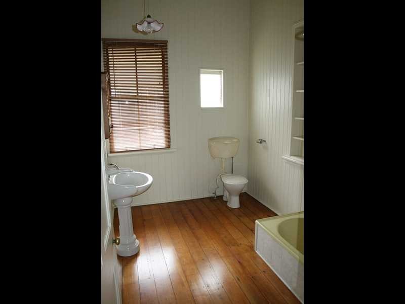 20 Alice Street, Silkstone QLD 4304