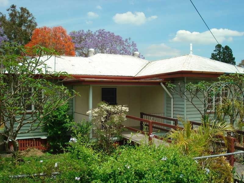 135 Blackstone Road, Silkstone QLD 4304