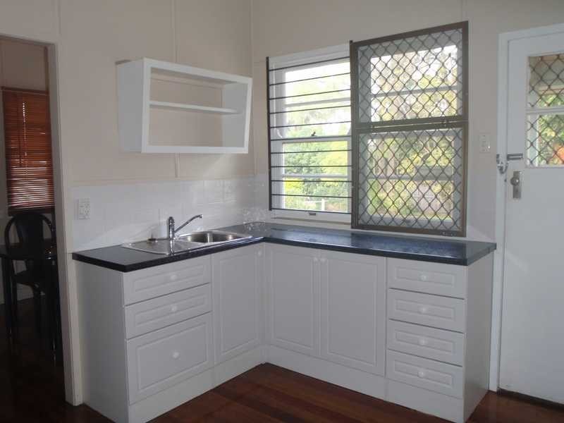 135 Blackstone Road, Silkstone QLD 4304