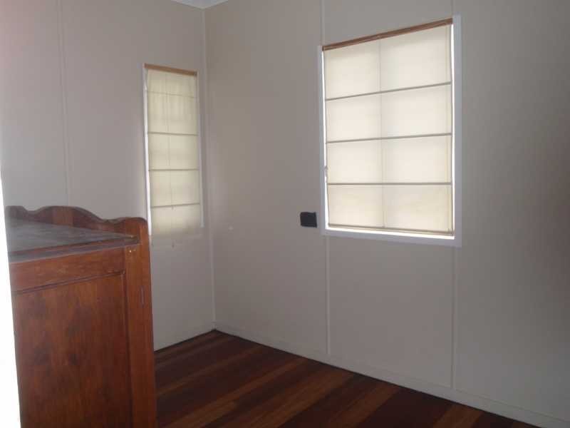 135 Blackstone Road, Silkstone QLD 4304