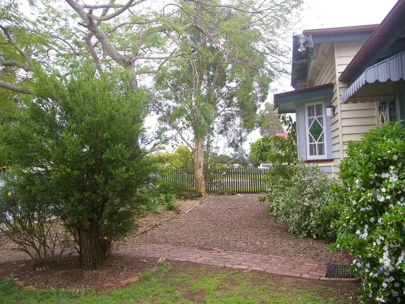 17 Nimmo Street, Booval QLD 4304