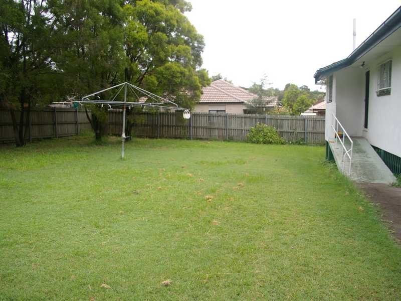 14 Brian Street, Riverview QLD 4303