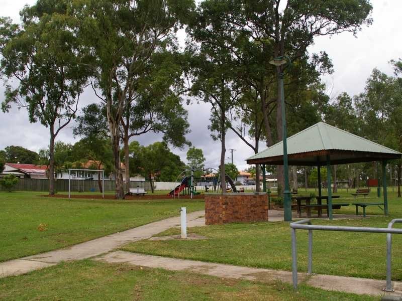 14 Brian Street, Riverview QLD 4303