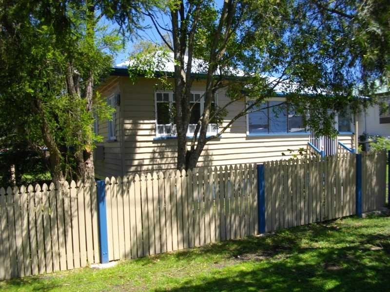 21 Russell Street, Silkstone QLD 4304