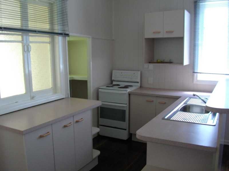 21 Russell Street, Silkstone QLD 4304