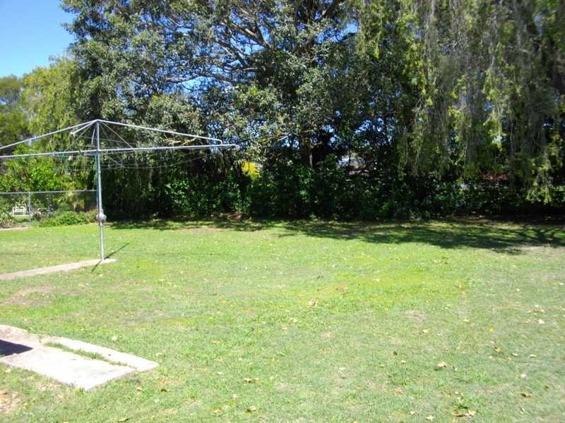 21 Russell Street, Silkstone QLD 4304