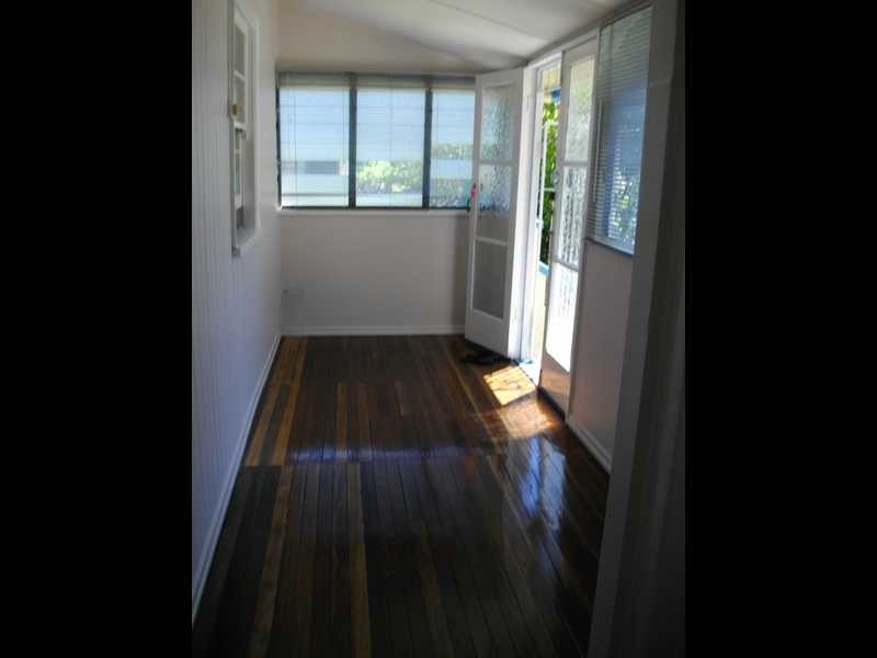 21 Russell Street, Silkstone QLD 4304