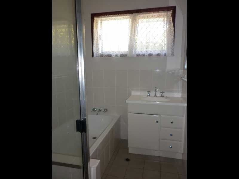 4 Brolga Court, Bundamba QLD 4304