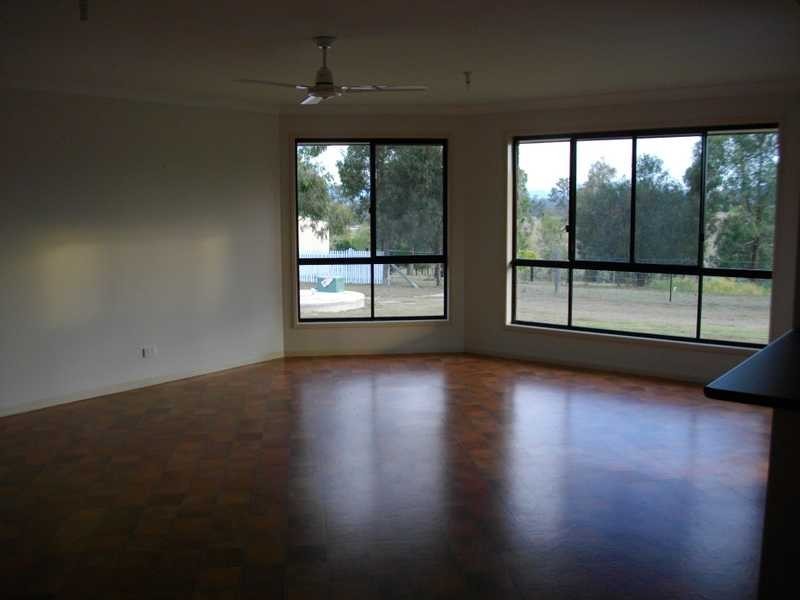 8 Hannant Road, Hatton Vale QLD 4341