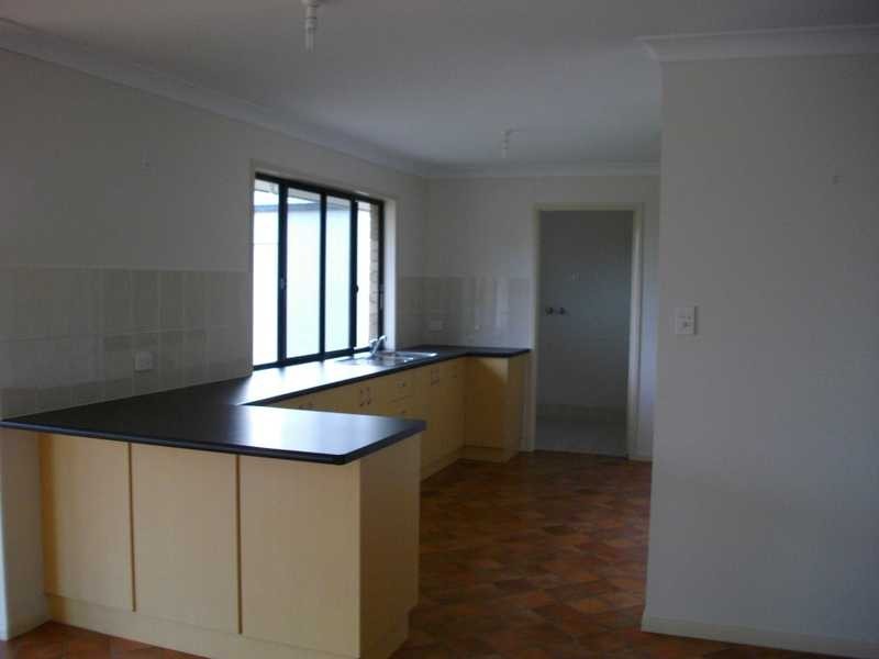 8 Hannant Road, Hatton Vale QLD 4341