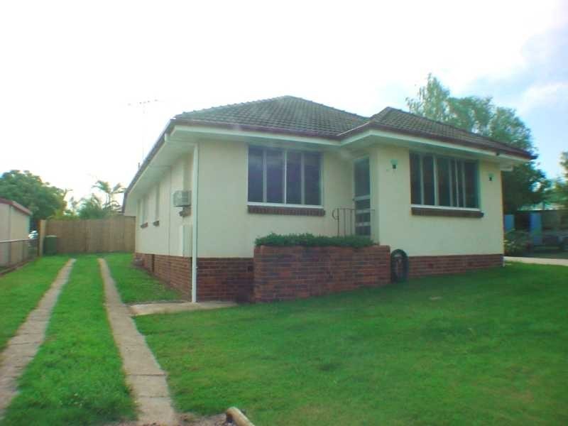 1 Schelbach Street, Booval QLD 4304