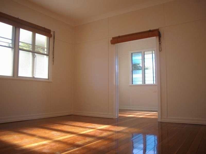 1 Schelbach Street, Booval QLD 4304