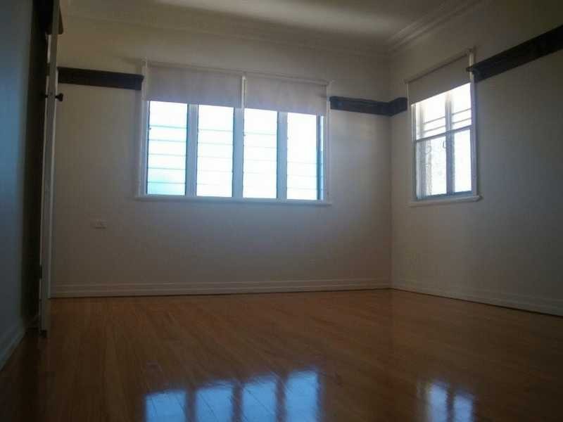 1 Schelbach Street, Booval QLD 4304