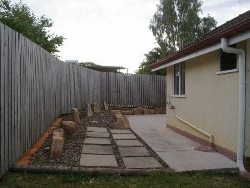 1 Schelbach Street, Booval QLD 4304