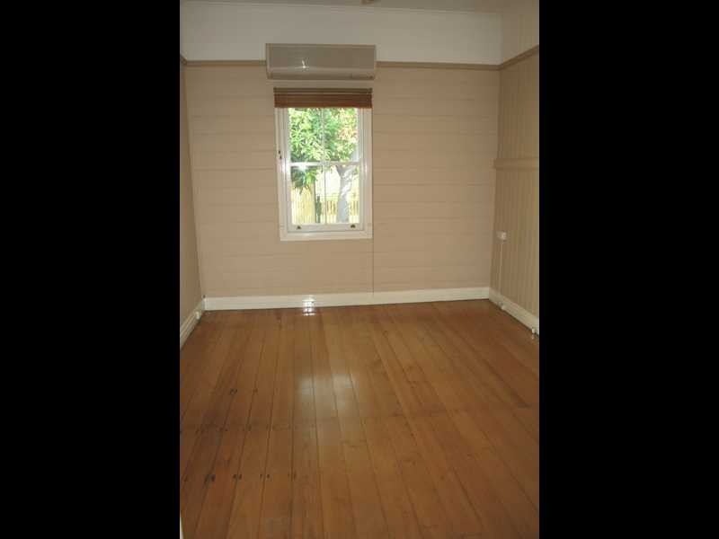 100 Thorn Street, Ipswich QLD 4305