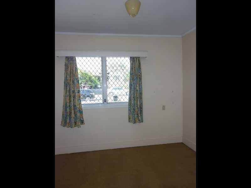 18 Thurso Street, North Booval QLD 4304