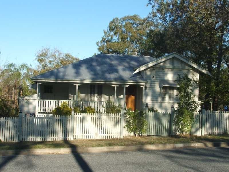 8 Syntax Street, Sadliers Crossing QLD 4305