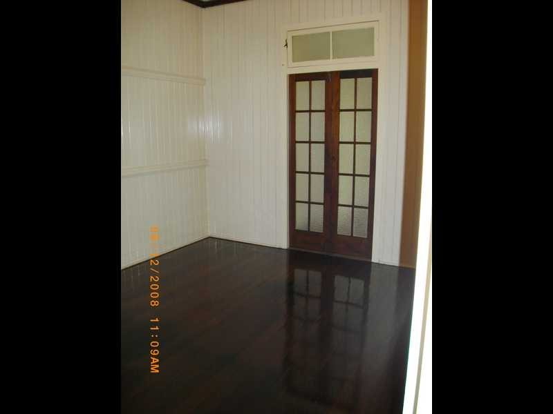 14 Crown Street, Silkstone QLD 4304