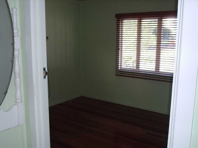 6 Roberts Road, North Ipswich QLD 4305