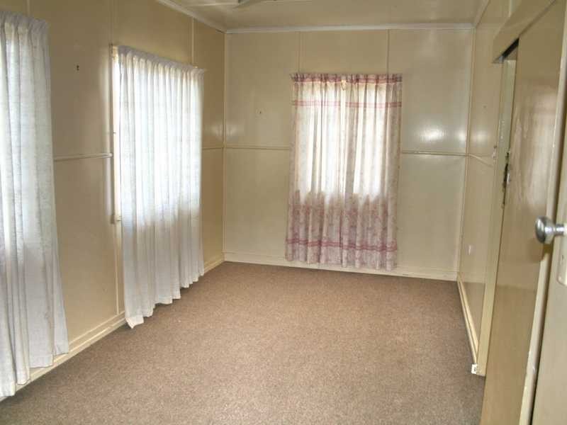 2 Lion Street, Ipswich QLD 4305