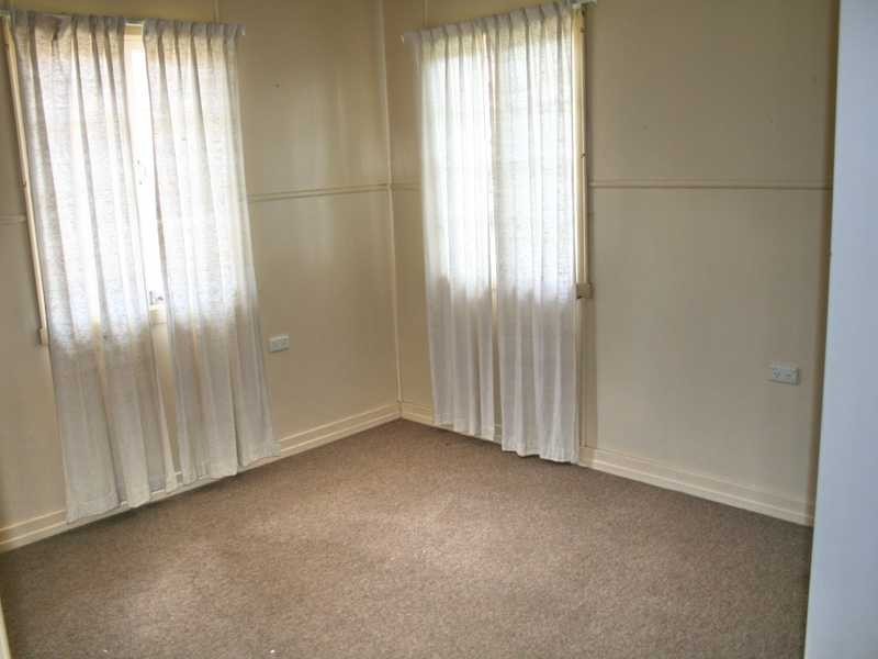 2 Lion Street, Ipswich QLD 4305