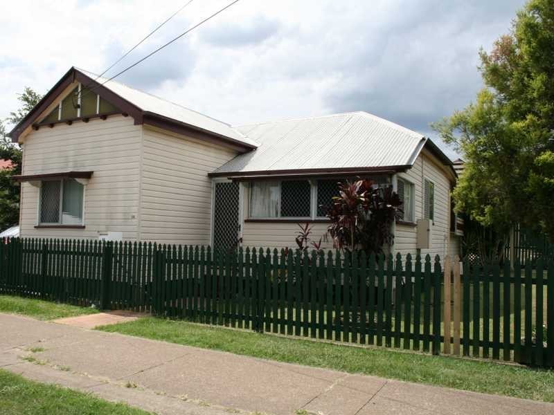 86 Blackstone Road, Silkstone QLD 4304