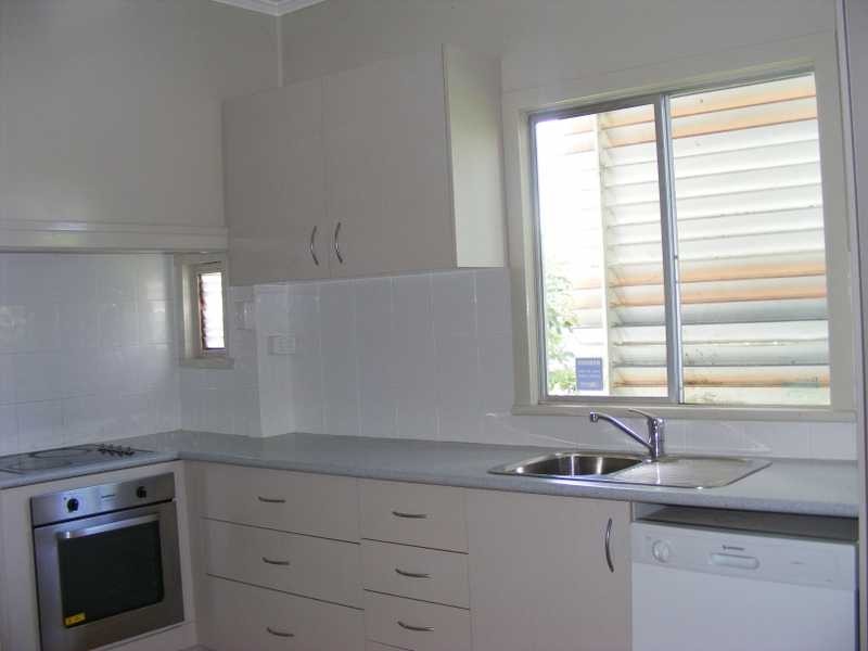 132 South Station Road, Silkstone QLD 4304