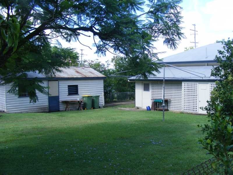 132 South Station Road, Silkstone QLD 4304