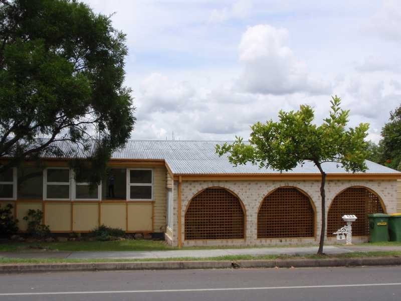 8 Raceview Street, Raceview QLD 4305