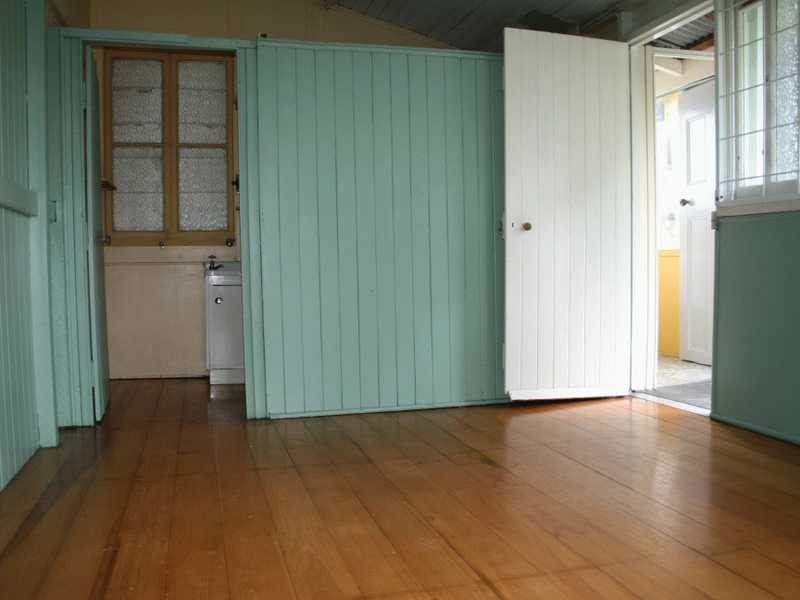 25 The Terrace, North Ipswich QLD 4305