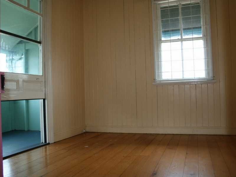 25 The Terrace, North Ipswich QLD 4305