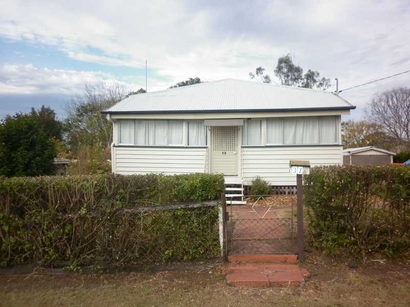 37 North Station Road, North Booval QLD 4304