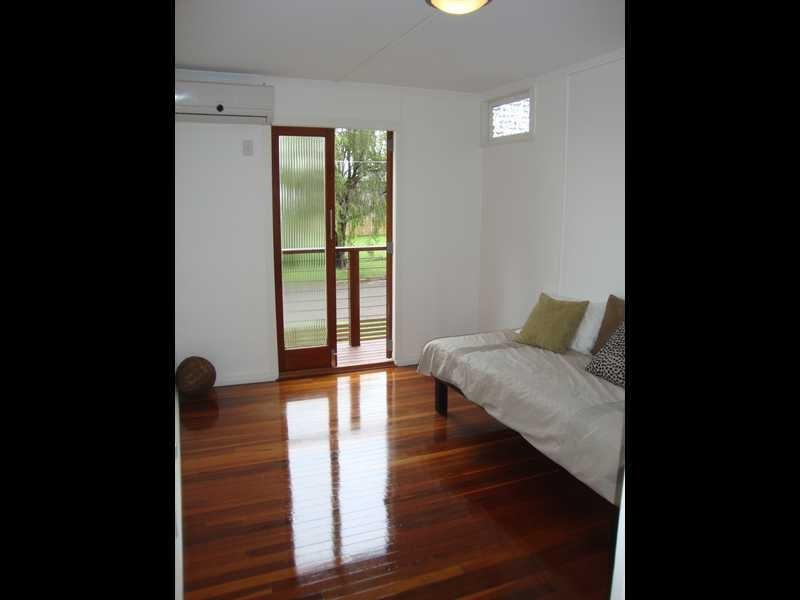 4 Cross Street, Raceview QLD 4305