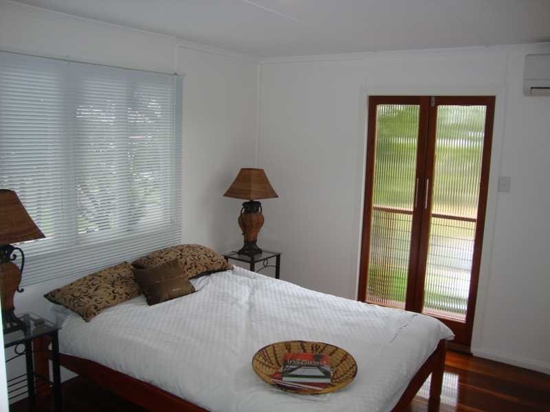 4 Cross Street, Raceview QLD 4305