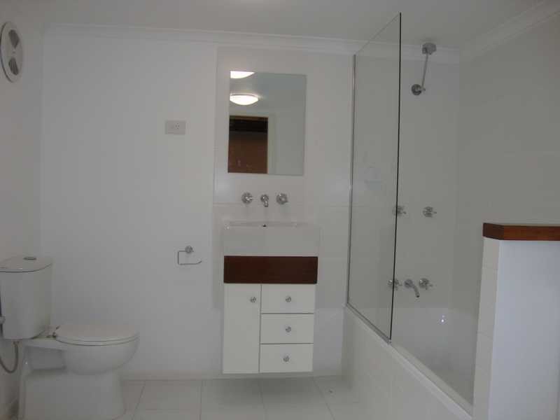 4 Cross Street, Raceview QLD 4305