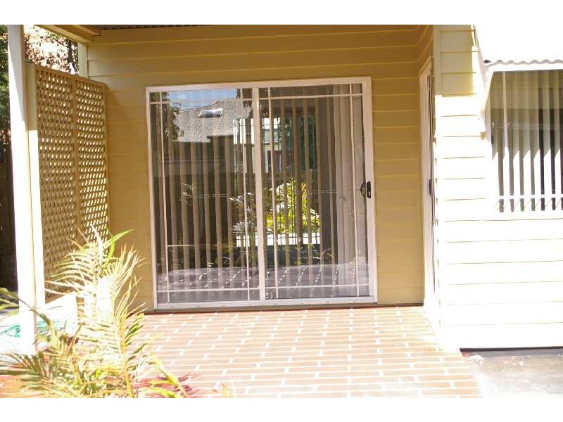 3/2 Macquarie Street, Booval QLD 4304