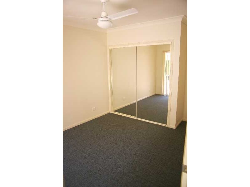 3/2 Macquarie Street, Booval QLD 4304