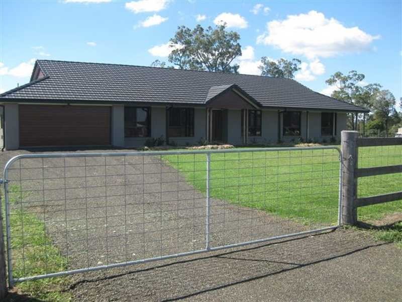 25 Pat Slattery Place, Lowood QLD 4311
