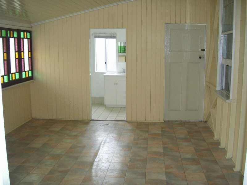 4 Lowry Street, North Ipswich QLD 4305