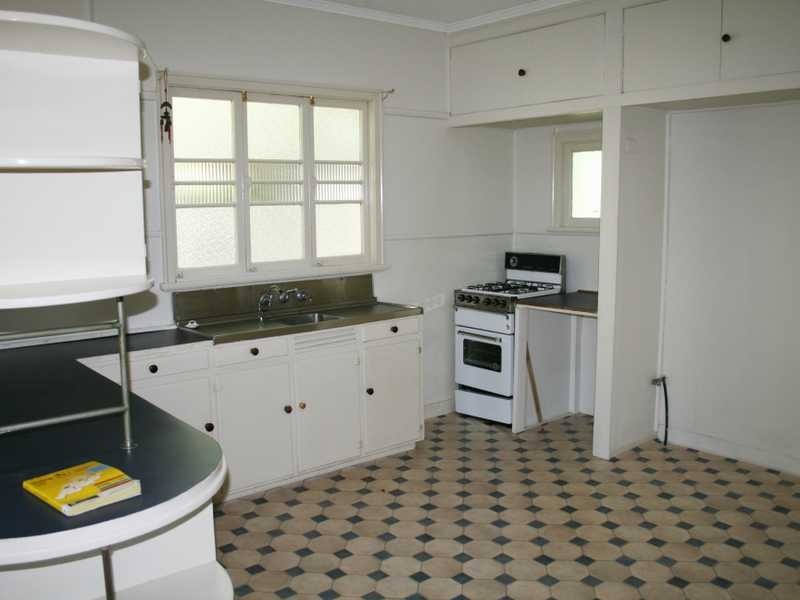 29 Macquarie Street, Booval QLD 4304