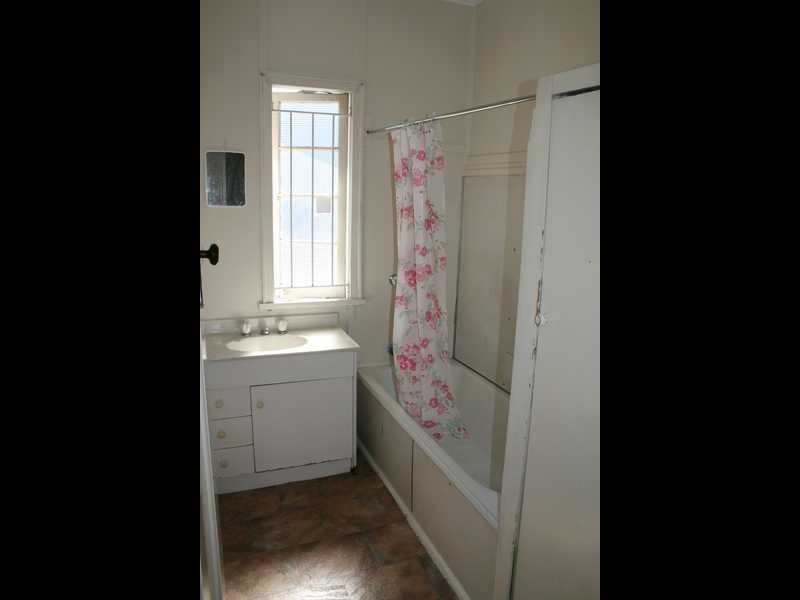 19 South Station Road, Booval QLD 4304